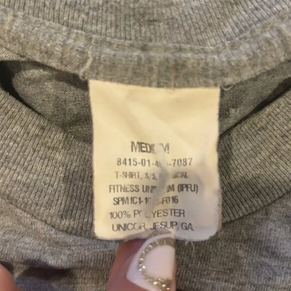 Women’s Size Medium Army Gray PT Short Sleeve Shirt - Picture 3 of 3